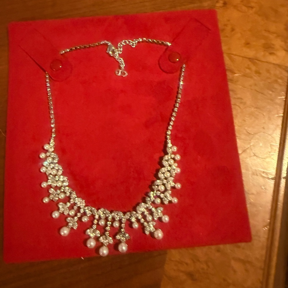 Dazzling Silver and Pearl Necklace